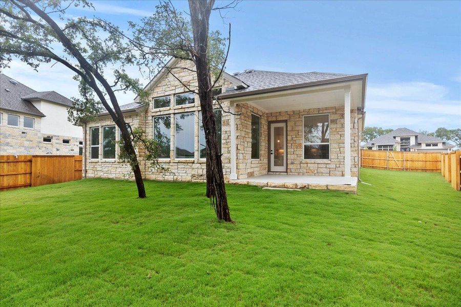 0.22 ACRE LOT! MOVE IN READY!!!