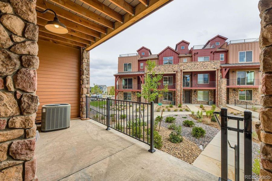 1st Fl Front Porch/Patio