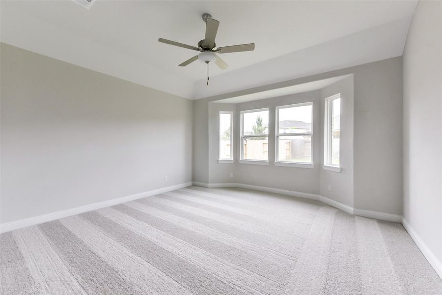 Spacious, unfurnished interior of a new home in Evergreen 55', Conroe (Image 33).