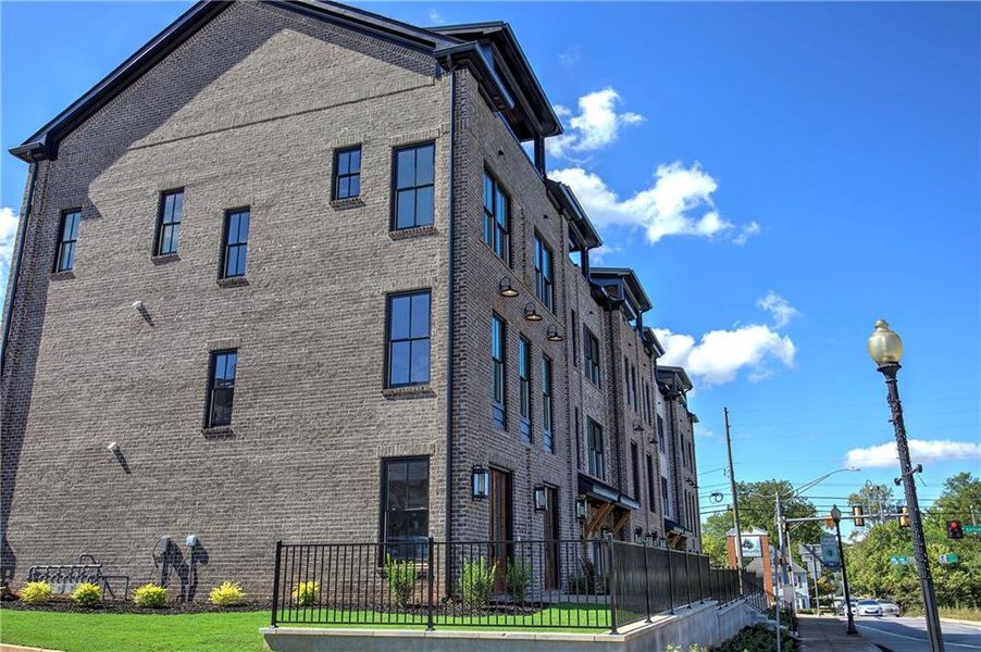 Condo located in Cartersville, GA showcasing its design and architecture (Image 41).