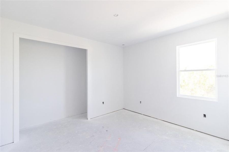 Spacious, unfurnished interior of a new home in , Port Charlotte (Image 19).