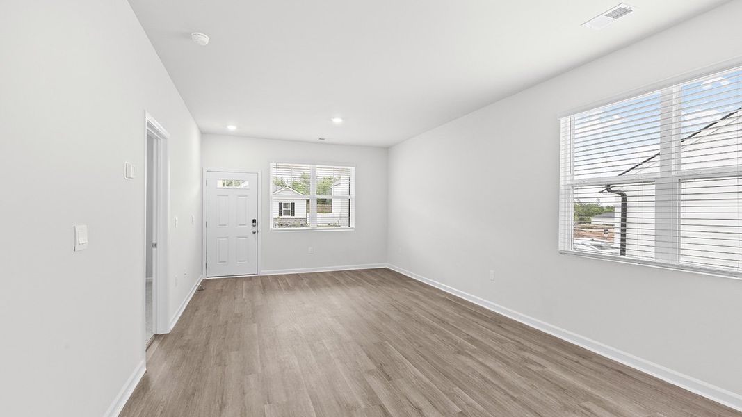Spacious, unfurnished interior of a new home in Bellemeade Landing, Augusta (Image 21).