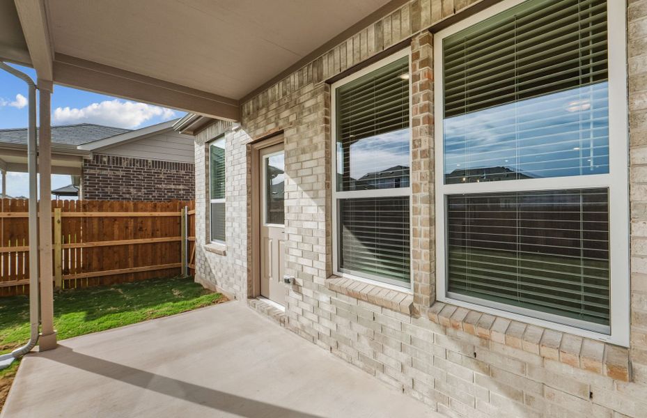 Exterior details and patio area of a home in Lagos, Manor (Image 27).