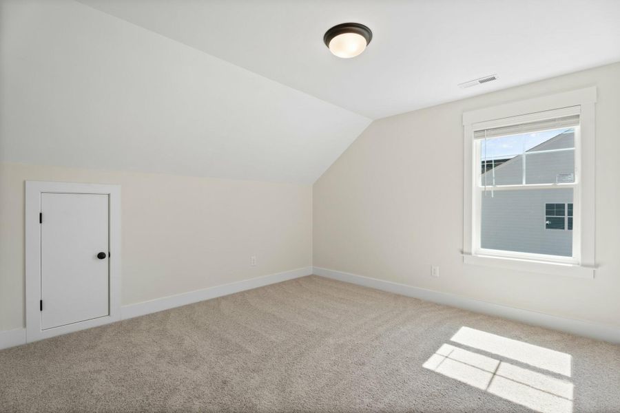 Spacious, unfurnished interior of a new home in Redland, Advance (Image 35).