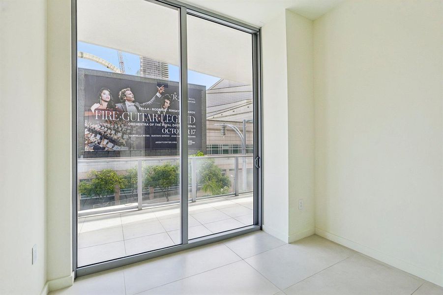 40-web-or-mls-Biscayne Blvd 201-S0409-04