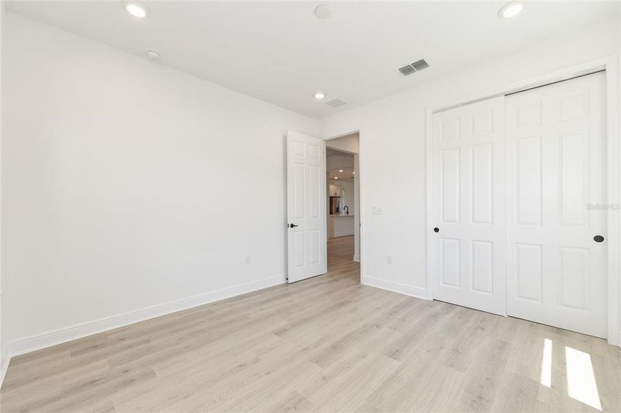 Spacious, unfurnished interior of a new home in , Ocala (Image 34).