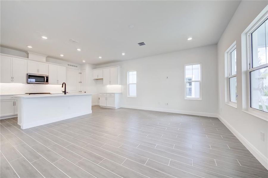 Spacious, unfurnished interior of a new home in Bungalow Walk at Lakewood Ranch, Lakewood Ranch (Image 38).