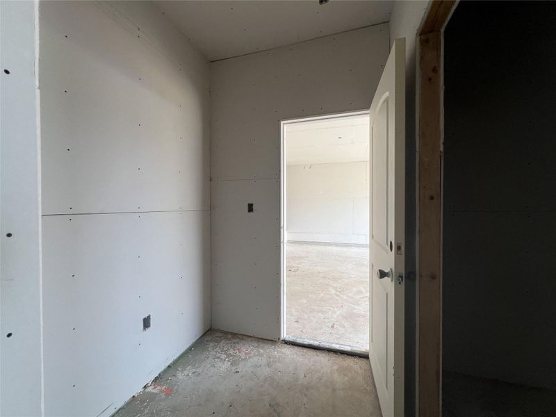 Spacious, unfurnished interior of a new home in Rolling Glen, Hutto (Image 17). Spacious, unfurnished interior of a new home in Rolling Glen, Hutto (Image 17).
