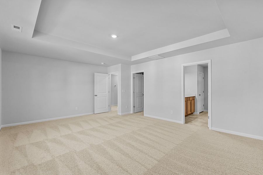 Spacious, unfurnished interior of a new home in Hanes Lake, Winston-Salem (Image 31).