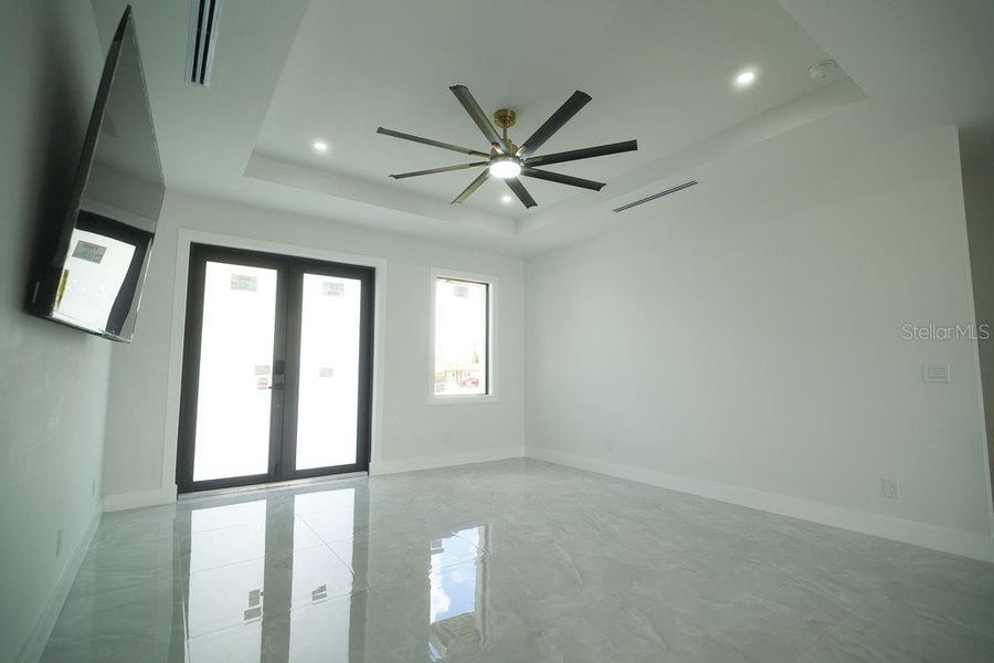 Spacious, unfurnished interior of a new home in , Port Charlotte (Image 30).
