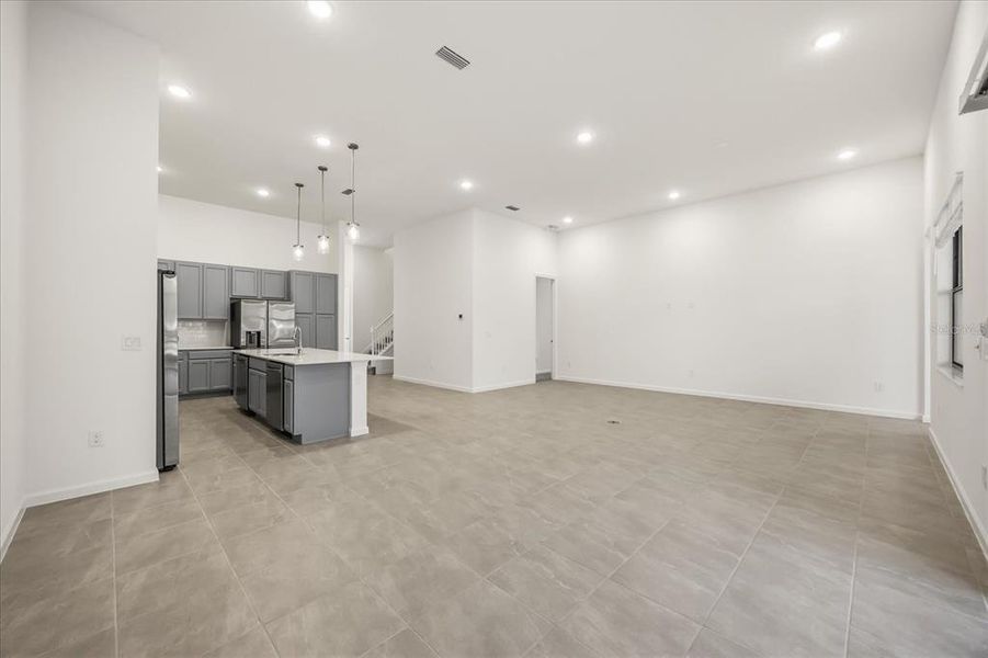 Spacious, unfurnished interior of a new home in , Orlando (Image 36).