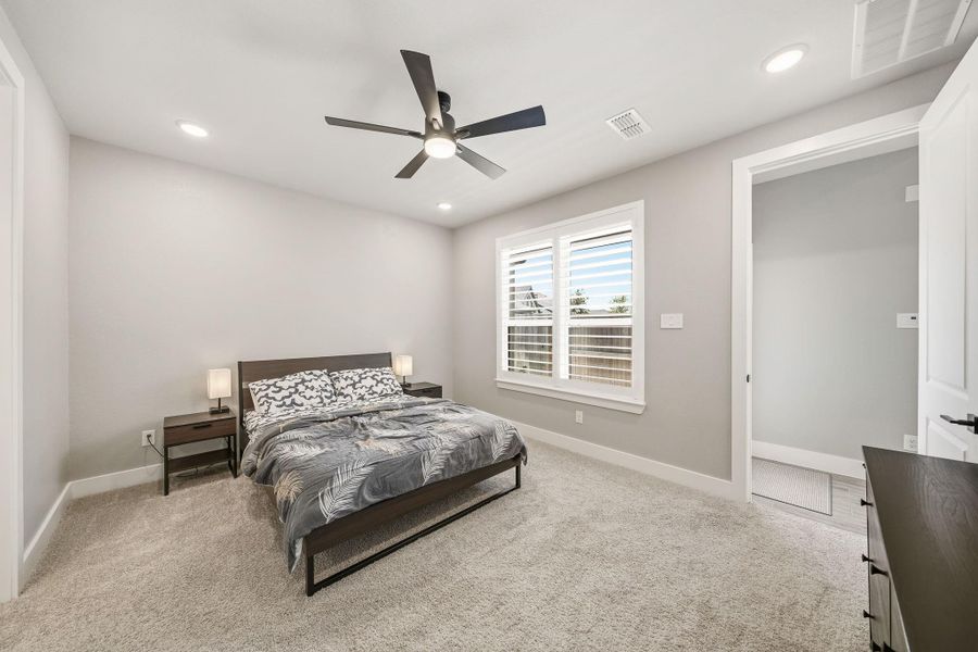 Furnished interior view inside a new home in Meridiana 40', 65', Iowa Colony (Image 17).