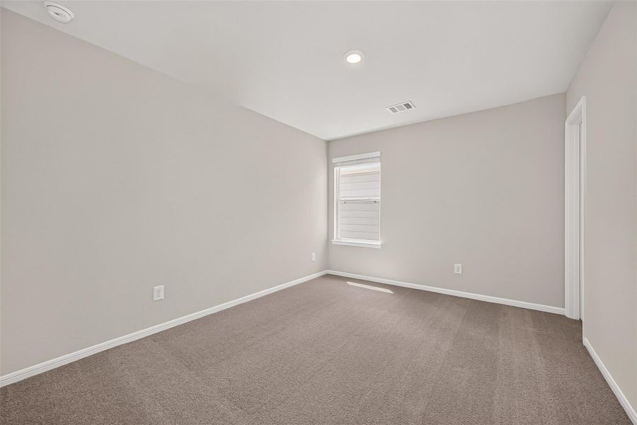 Spacious, unfurnished interior of a new home in Bammel Oaks, Houston (Image 28).