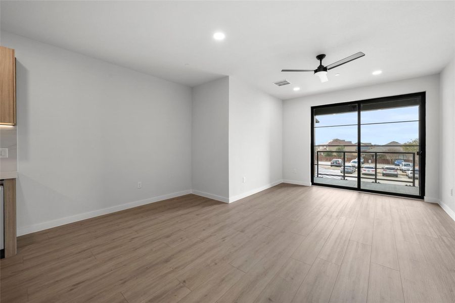 Spacious, unfurnished interior of a new home in Dovetail, New Braunfels (Image 19).