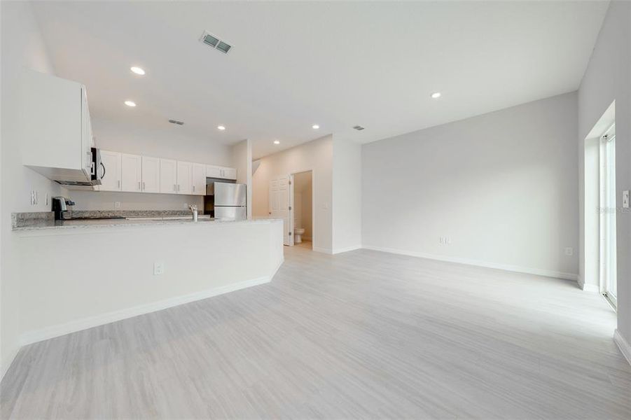 Spacious, unfurnished interior of a new home in , Kissimmee (Image 28).