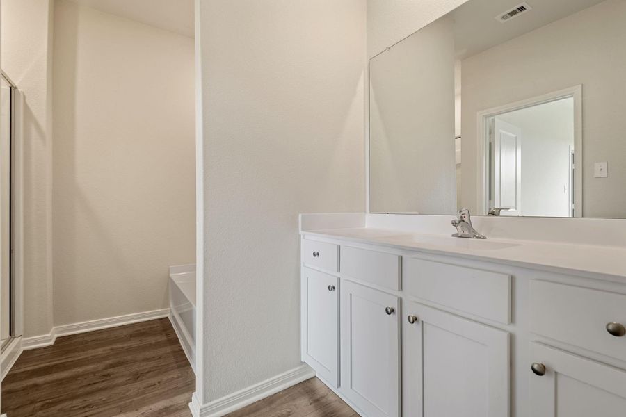 Furnished interior view inside a new home in Sweetwater Ridge, Conroe (Image 10).