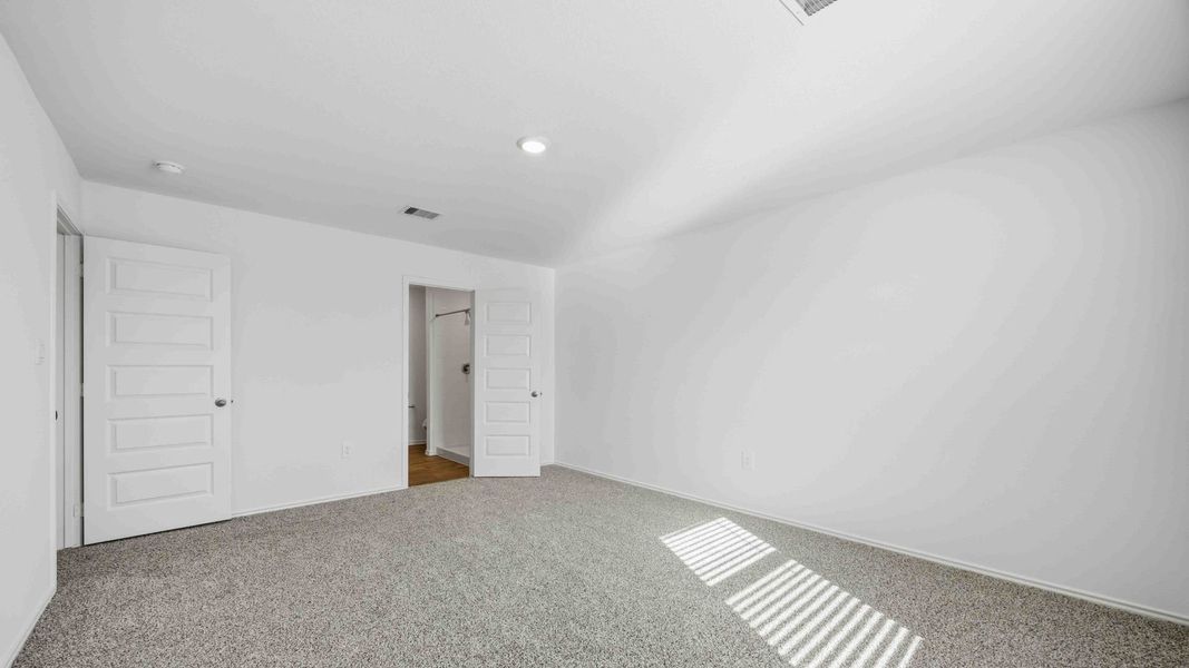 Spacious, unfurnished interior of a new home in Legacy Village, Houston (Image 7).
