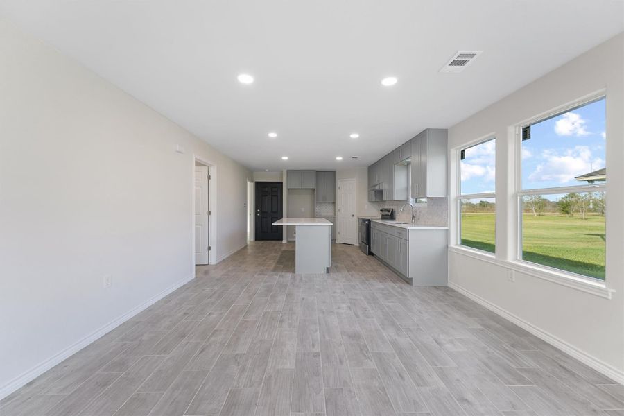 Spacious, unfurnished interior of a new home in , Dayton (Image 24).