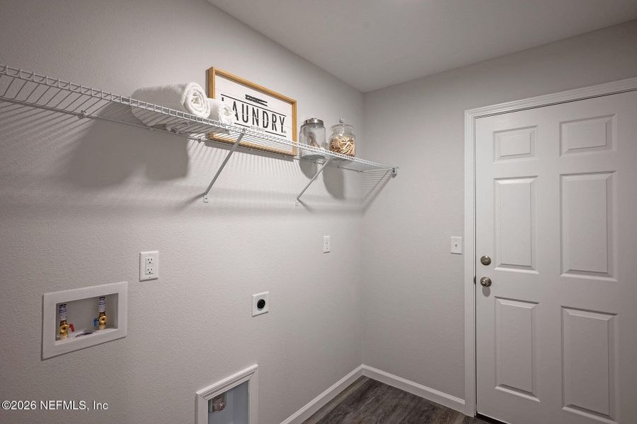 Spacious, unfurnished interior of a new home in , Jacksonville (Image 23).