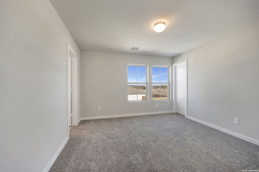 Spacious, unfurnished interior of a new home in Winding Brook, San Antonio (Image 32).