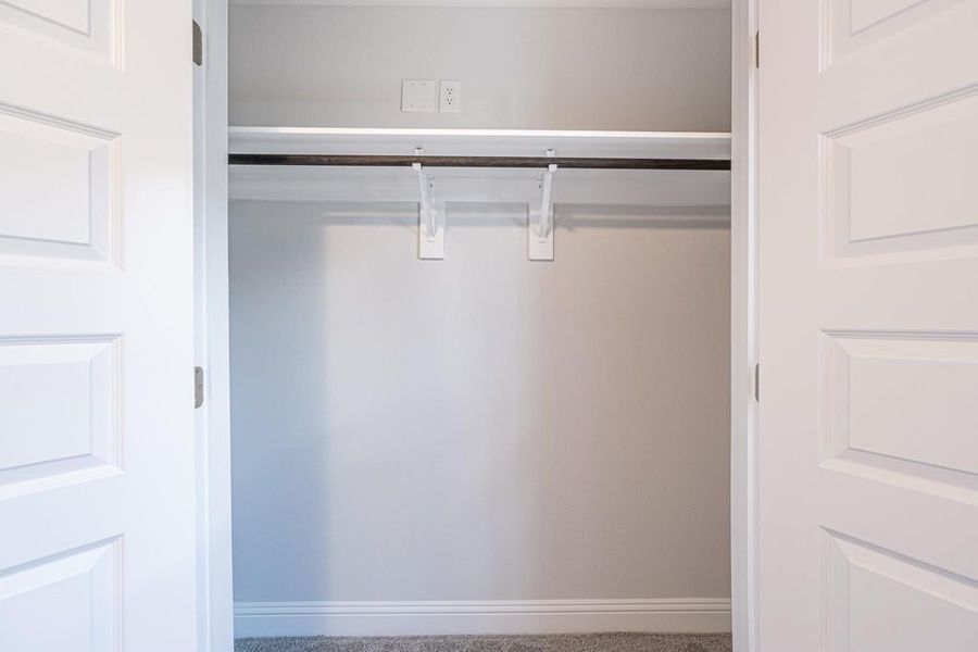 Spacious, unfurnished interior of a new home in Stonebrooke, Conroe (Image 23).