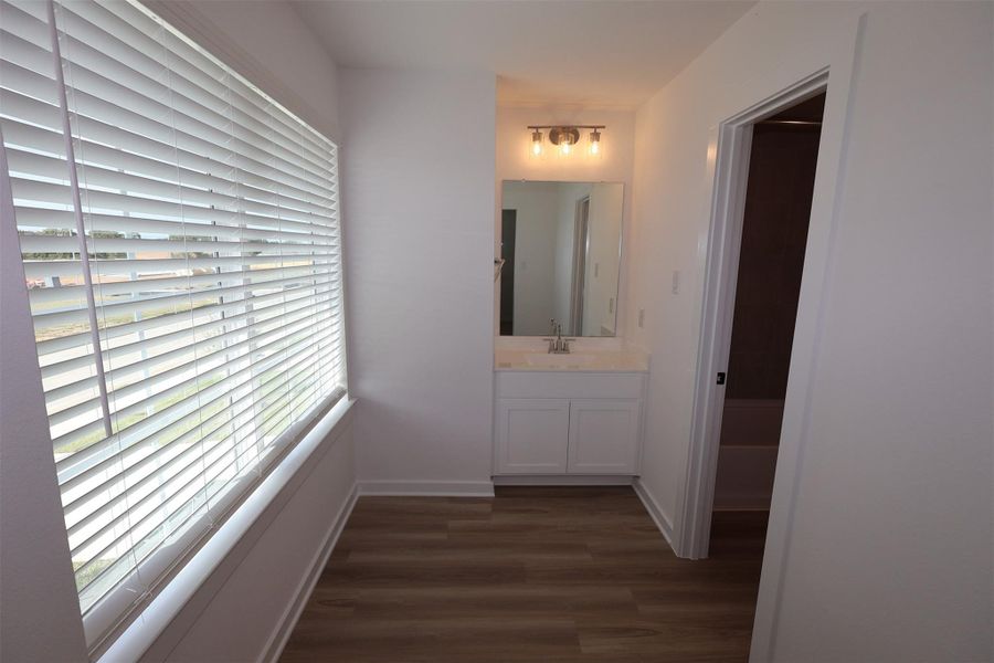 Spacious, unfurnished interior of a new home in Summerview, Fulshear (Image 21). Spacious, unfurnished interior of a new home in Summerview, Fulshear (Image 21).
