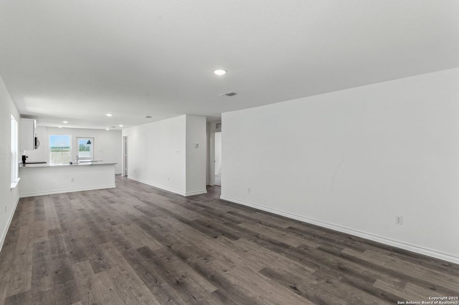 Spacious, unfurnished interior of a new home in The Overlook at Creekside, New Braunfels (Image 12).