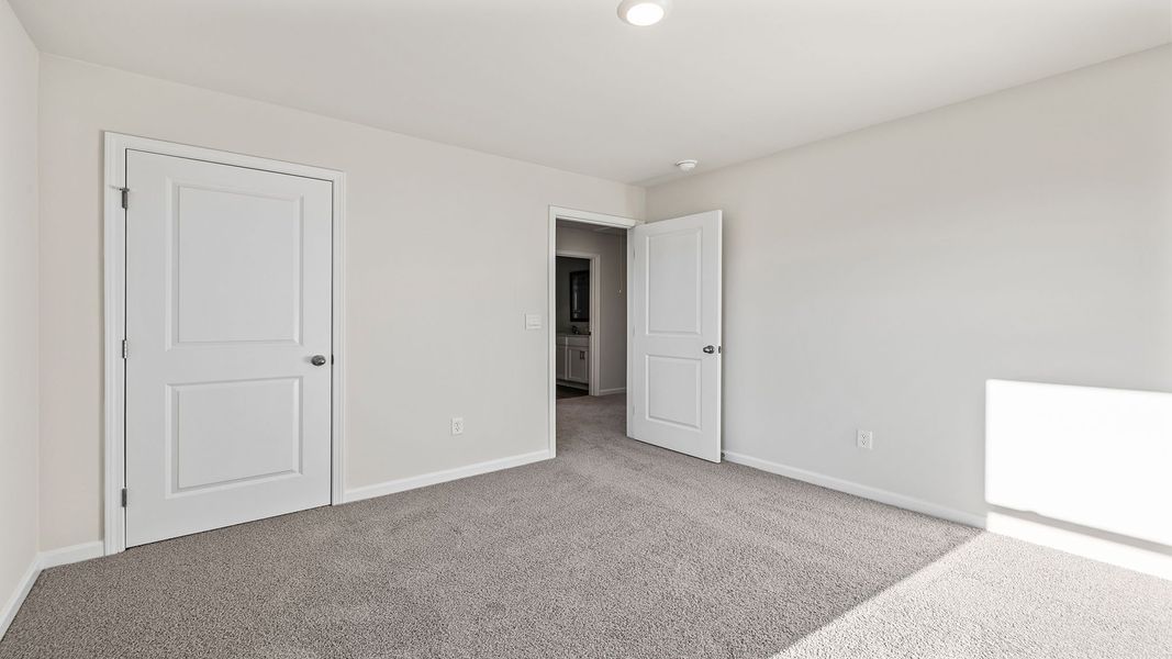 Spacious, unfurnished interior of a new home in Cloverdale Hills, Piedmont (Image 23).
