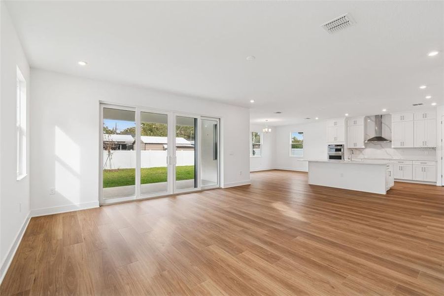 Spacious, unfurnished interior of a new home in , Tampa (Image 29).