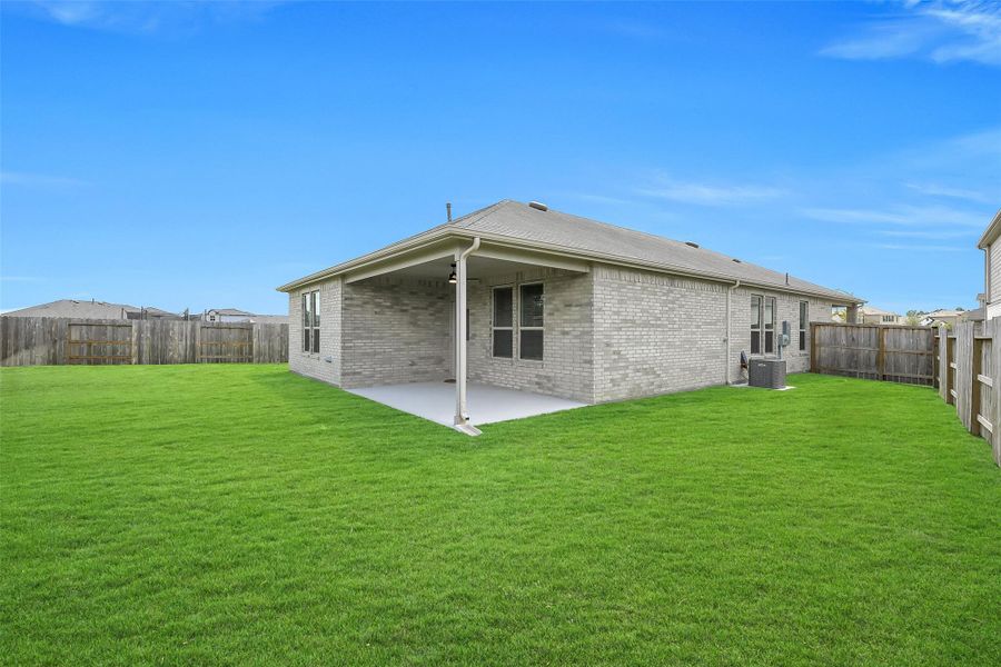 Exterior details and patio area of a home in Mavera, Conroe (Image 22).