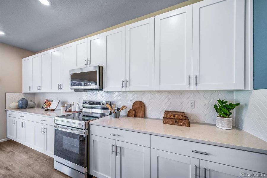 Furnished interior view inside a new home in Thompson River Ranch, Johnstown (Image 9).