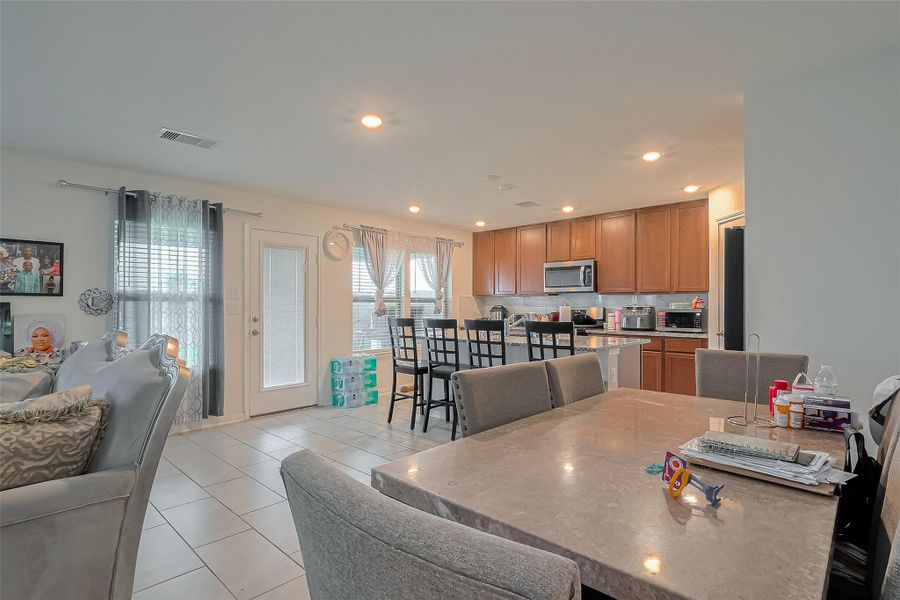 Furnished interior view inside a new home in Deer Run Meadows, Richmond (Image 14). Furnished interior view inside a new home in Deer Run Meadows, Richmond (Image 14).