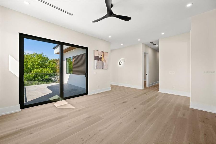 Spacious, unfurnished interior of a new home in , Sarasota (Image 50).