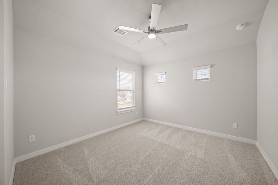 Spacious, unfurnished interior of a new home in Morton Creek Ranch, Katy (Image 18).