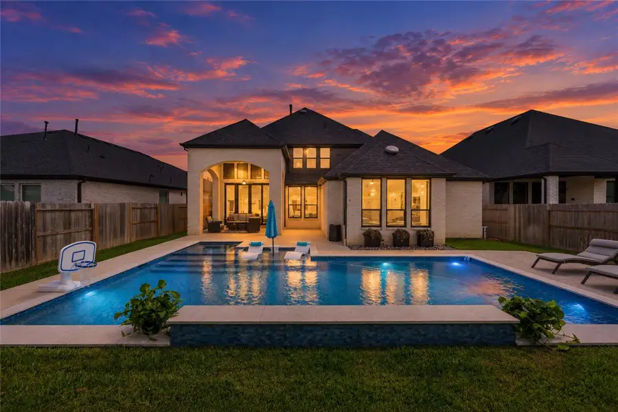 Exterior details and patio area of a home in Sienna, Missouri City (Image 3).