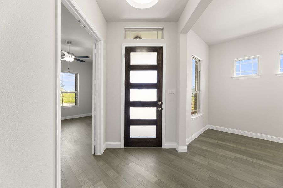 Spacious, unfurnished interior of a new home in River Ranch, Van Alstyne (Image 16).
