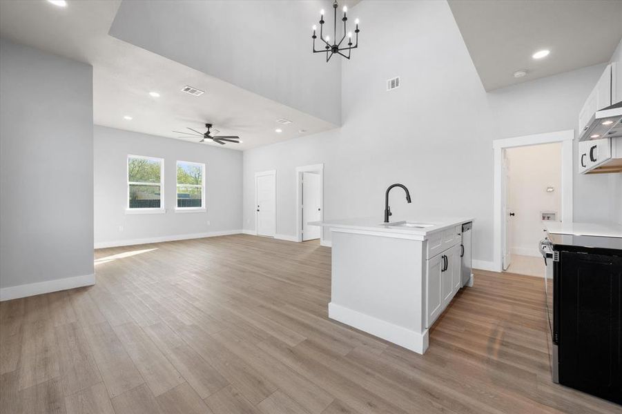 Spacious, unfurnished interior of a new home in , Granbury (Image 16).