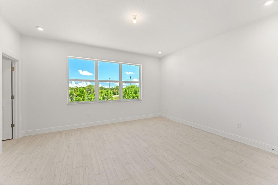 Spacious, unfurnished interior of a new home in Avila, Jensen Beach (Image 14).