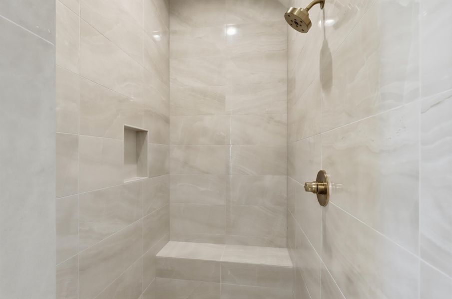 Close-up of interior finishes inside a home in Aledo Heights - Aledo ISD, Aledo (Image 15).