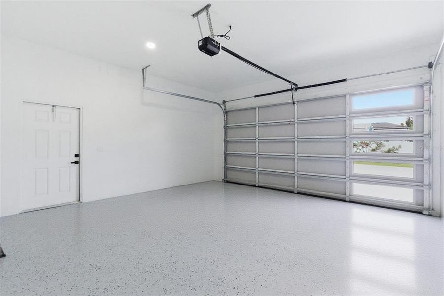 Spacious, unfurnished interior of a new home in , Pinellas Park (Image 36).