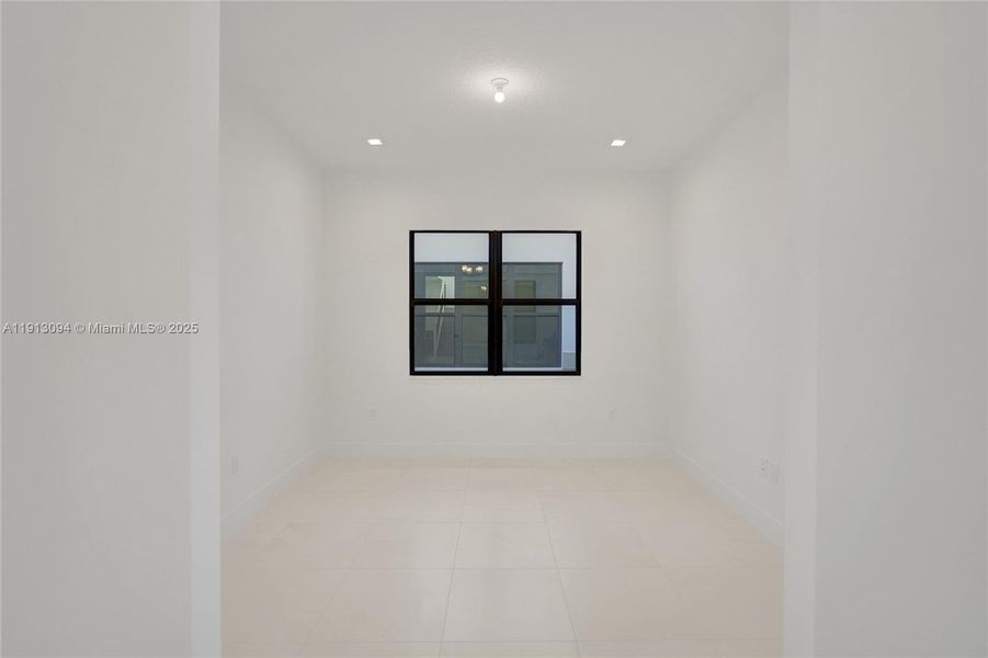 Spacious, unfurnished interior of a new home in Apex at Avenir, Palm Beach Gardens (Image 24).