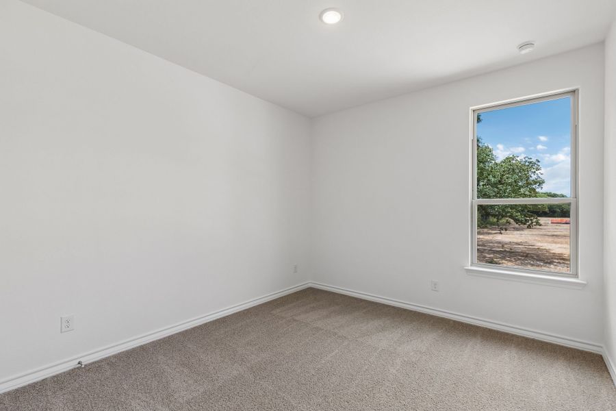 Spacious, unfurnished interior of a new home in Eagle Cove, Denton (Image 27).