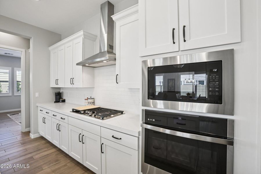 19-web-or-mls-E Jasmine St-S2801-015