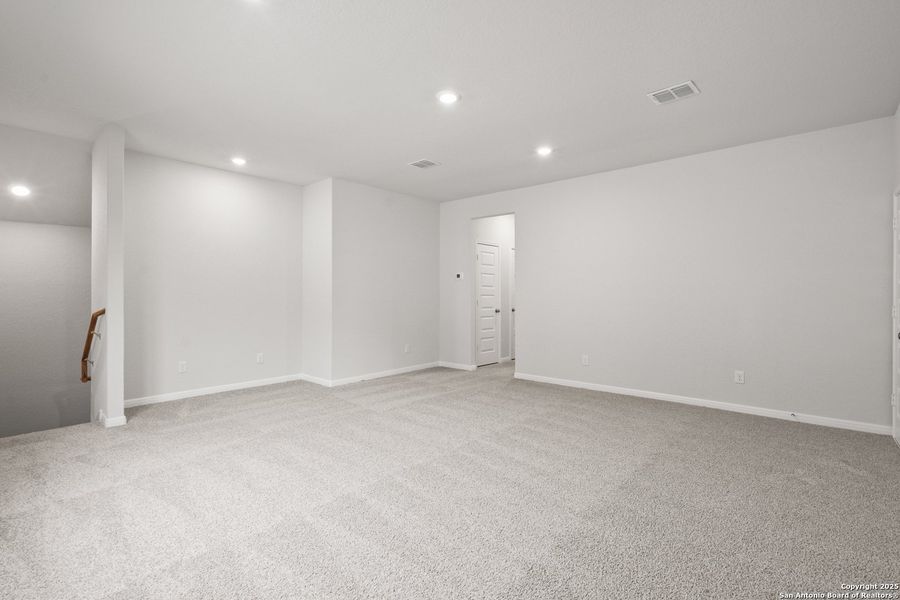 Spacious, unfurnished interior of a new home in Hunters Ranch, San Antonio (Image 18). Spacious, unfurnished interior of a new home in Hunters Ranch, San Antonio (Image 18).