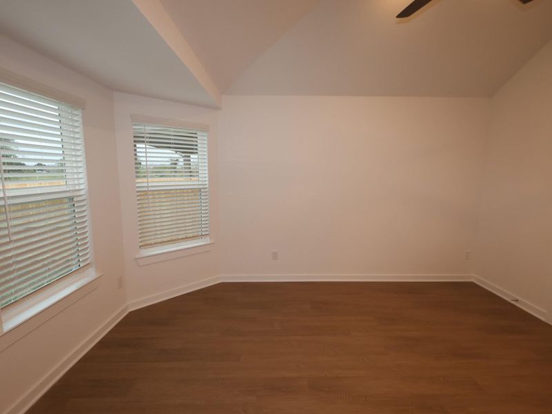Spacious, unfurnished interior of a new home in Summerview, Fulshear (Image 23).