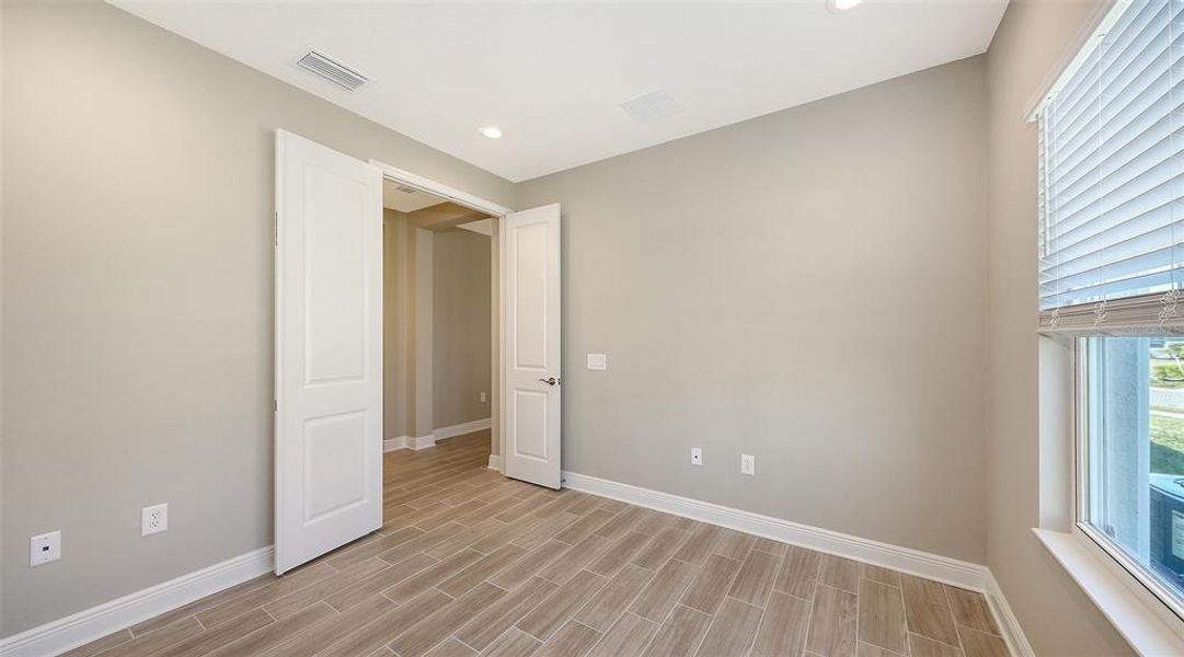 Spacious, unfurnished interior of a new home in , Venice (Image 35).