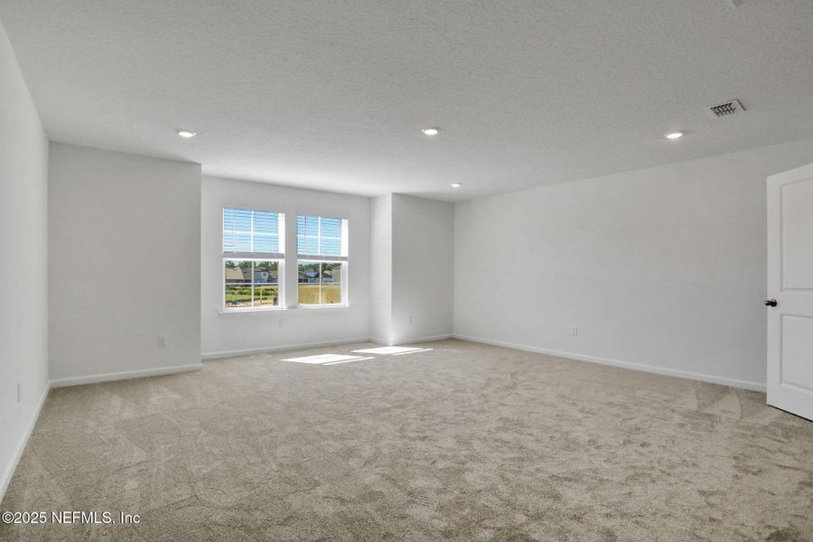 Spacious, unfurnished interior of a new home in , Green Cove Springs (Image 33).