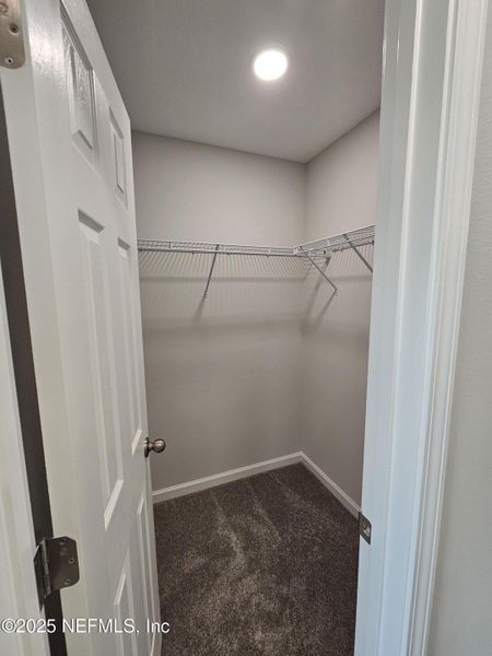 Spacious, unfurnished interior of a new home in , Jacksonville (Image 14).