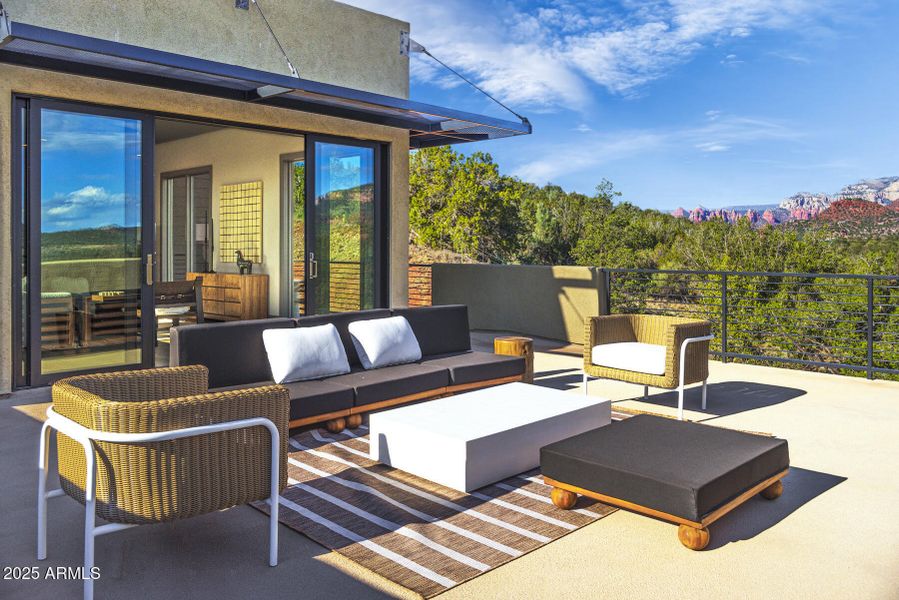 Loy OBSERVATION DECK