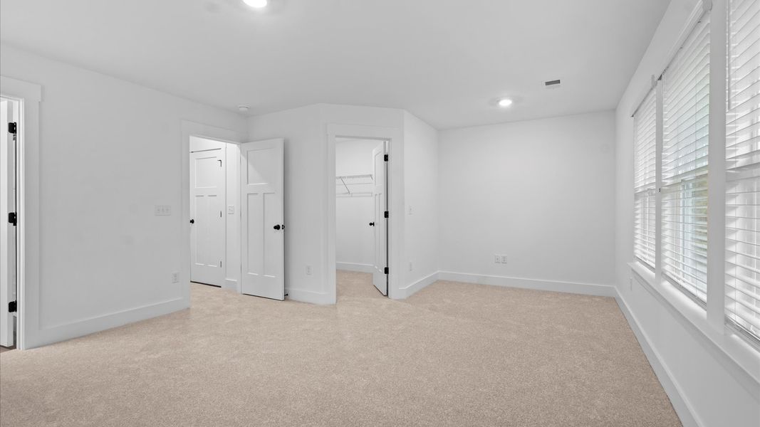 First-class primary suite with en-suite bath and high standards throughout First-class primary suite with en-suite bath and high standards throughout